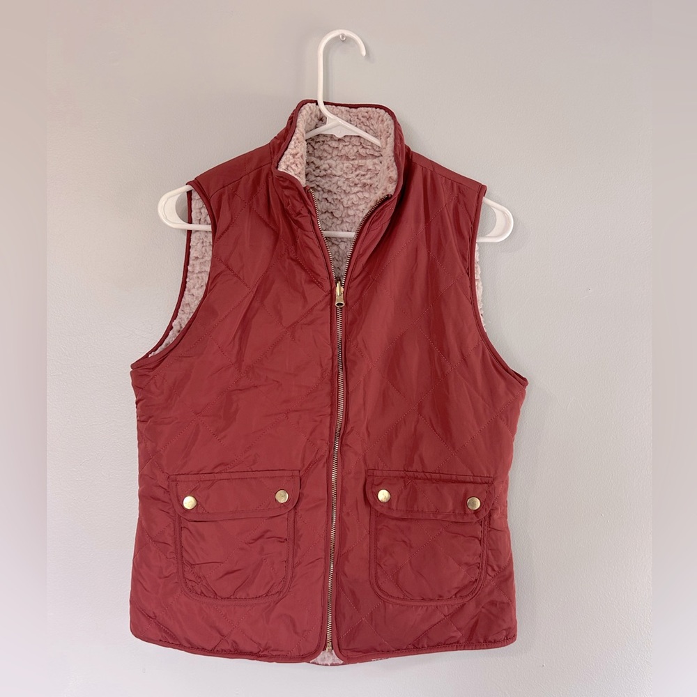 Cute mauve fleece-lined quilted vest